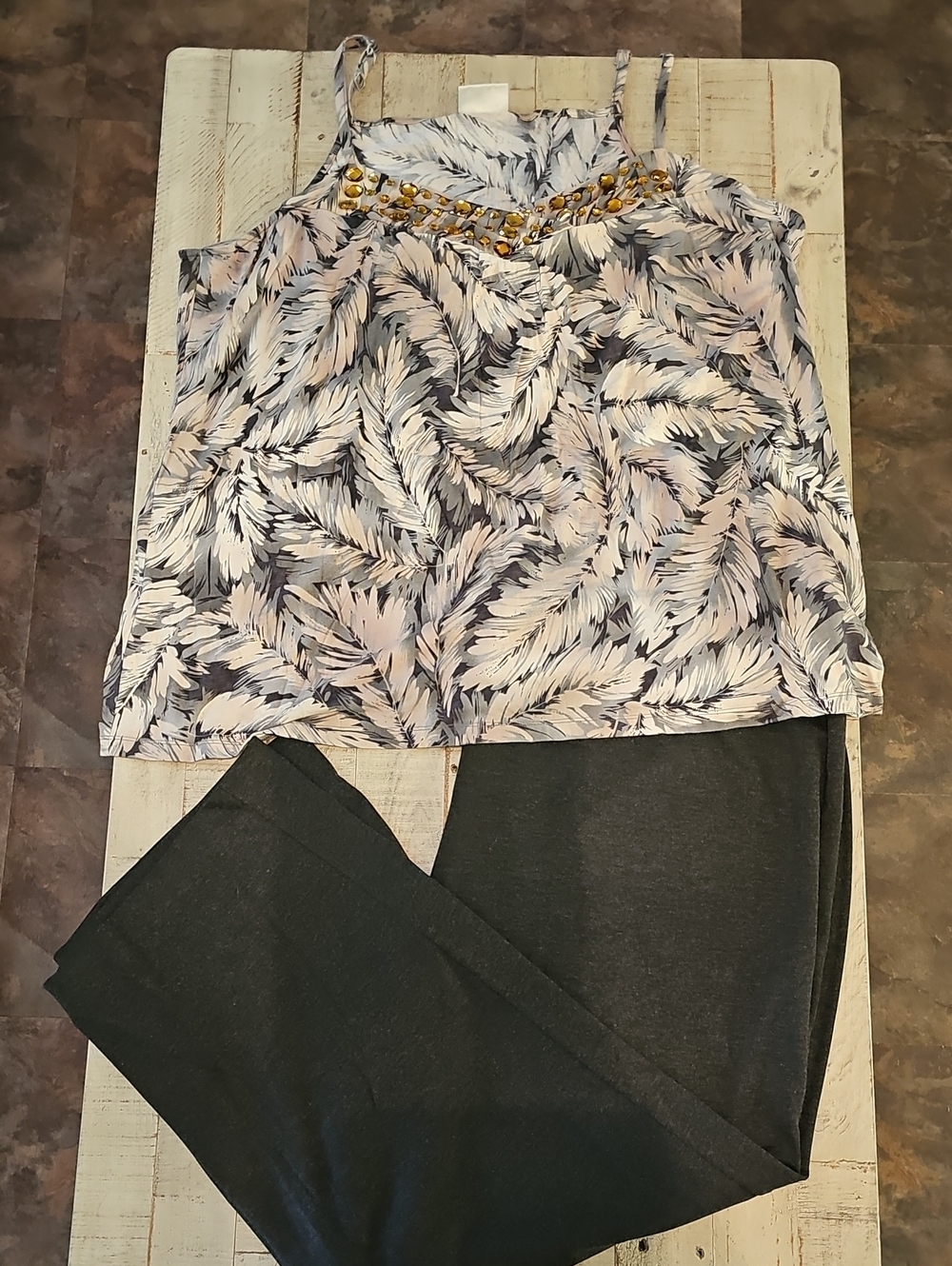 Avenue Sequined Feather-Print Sleeveless Top & Gray Pant Set 4x